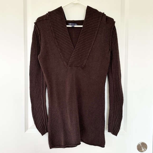 GAP Factory Sweaters - Vintage 2010’s Gap Factory Hooded V Neck Sweater